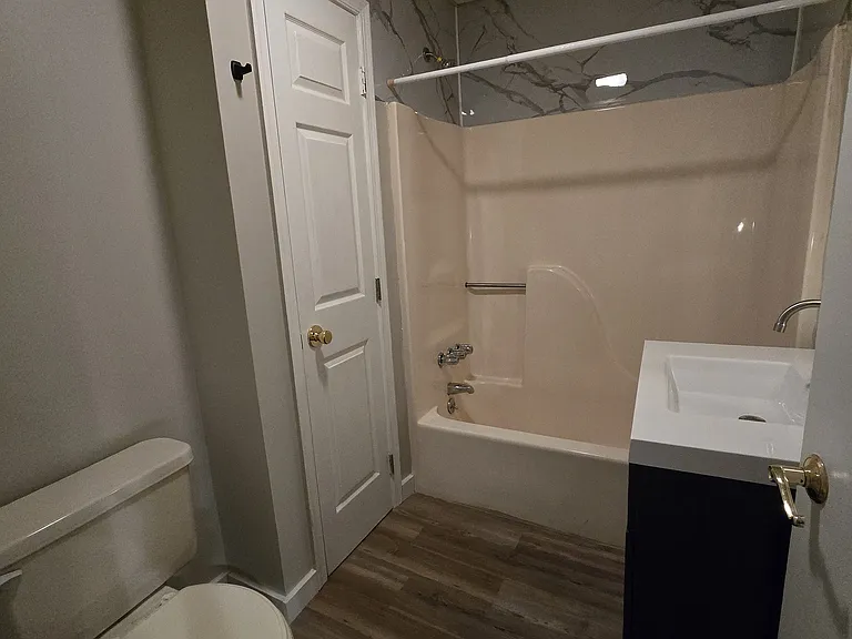 210 Oak St — Photo 5