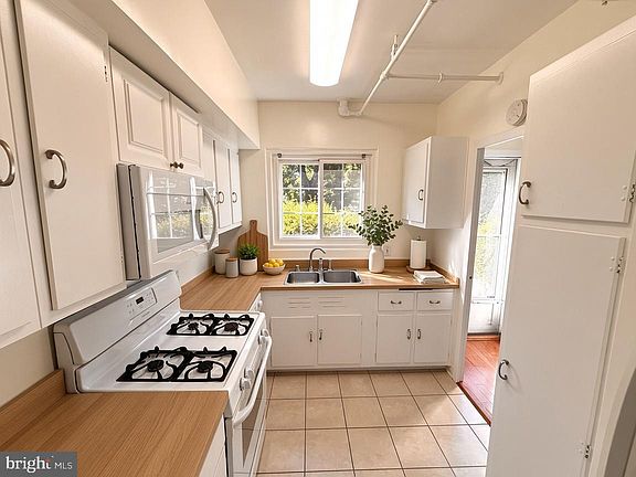 5th image of 1643 Preston Rd