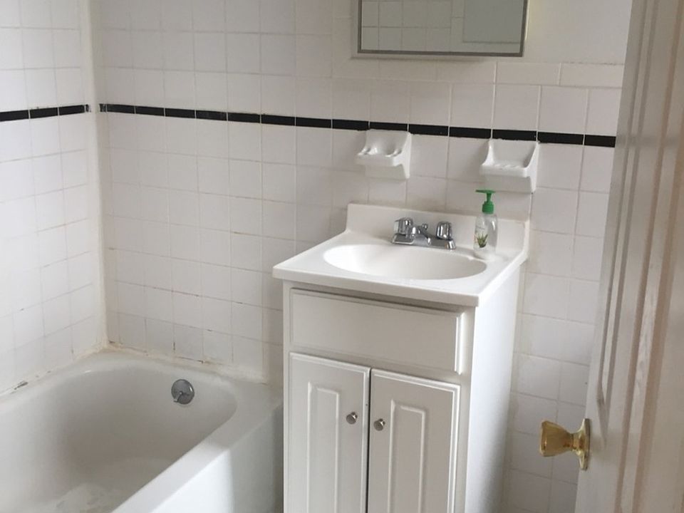 2nd image of 10 Midwood St APT 4L