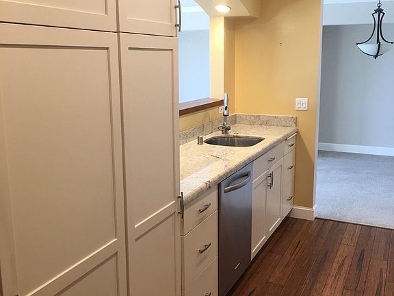 5th image of 919 S Eliseo Dr