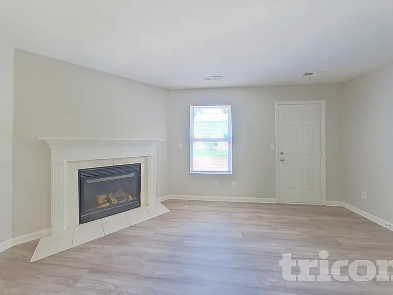 1810 Long Paw Ln — Photo 2