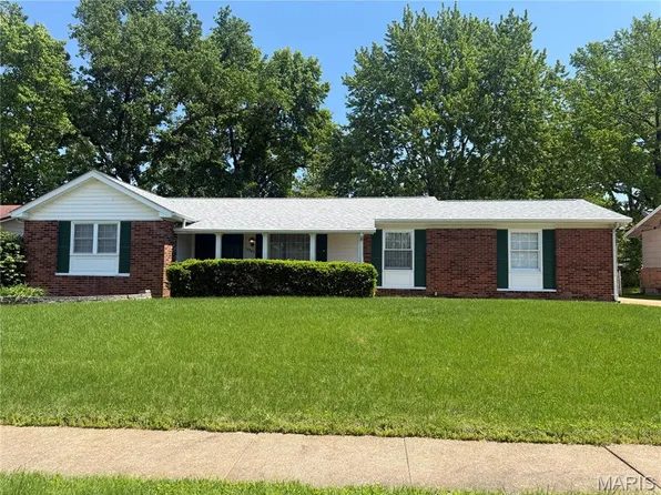 2940 Devonshire Dr, Florissant, MO 63033