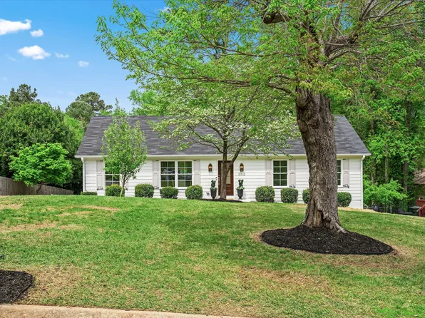 5712 Wintergreen Dr, Raleigh, NC 27609