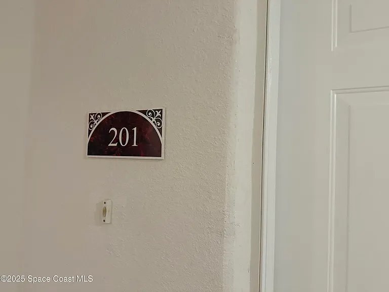 8922 Laguna Ln #201 — Photo 5