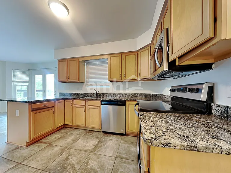 2113 Lynwood Pl — Photo 3