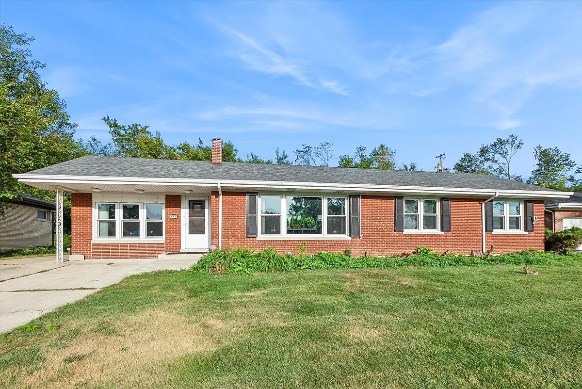 3 bed, 1.5 bath, 2055 sqft, $3,400 — Photo 1