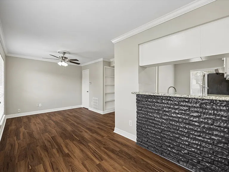 Emerson Street Apartments — Photo 8