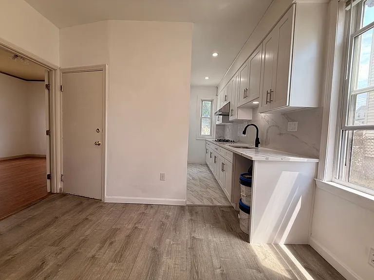 108-110 Russell St #1 — Photo 4