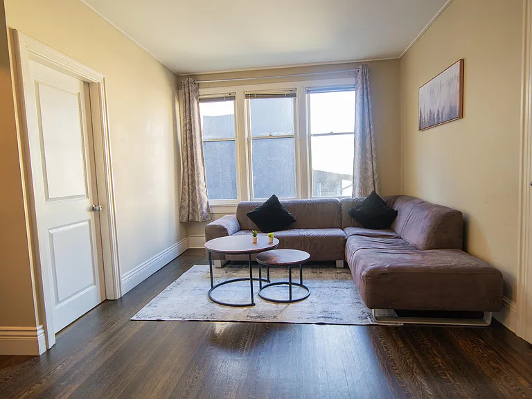 935 Jervis St #5 — Photo 1