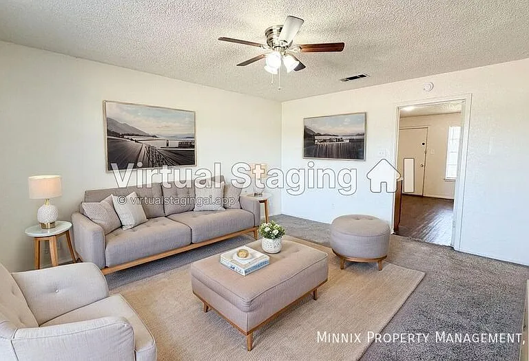 2119 S Loop 289 #B — Photo 1