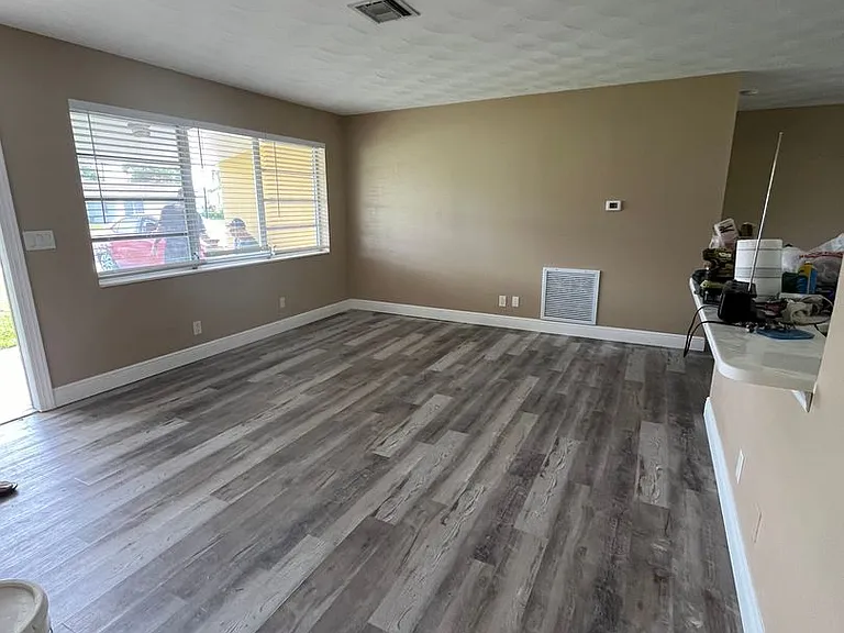 2473 SE Washington St N — Photo 5