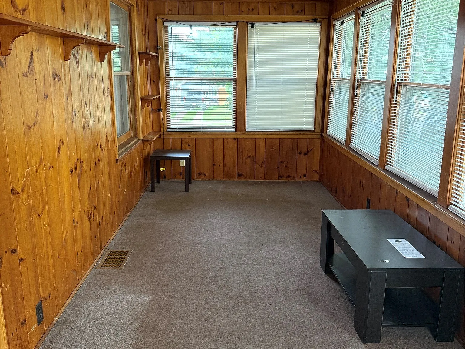 2 bed, 1.0 bath, 2028 sqft, $1,250 — Photo 4