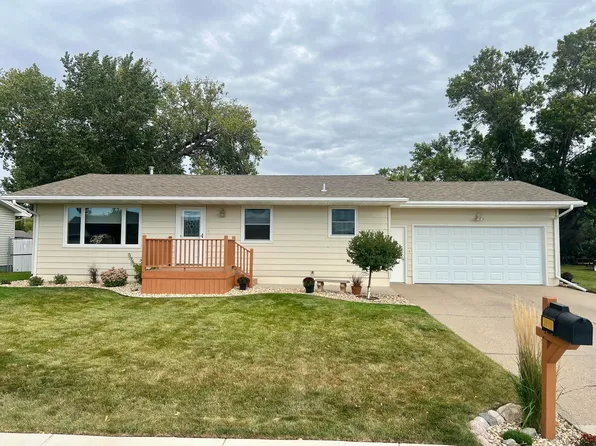 2011 Prospect Ave, Aberdeen, SD 57401