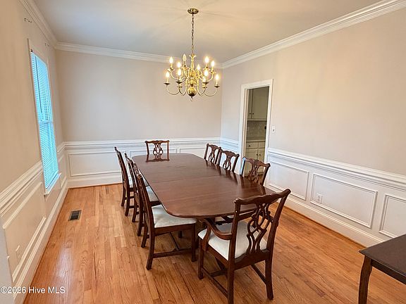 5th image of 4147 Knollcrest Circle N