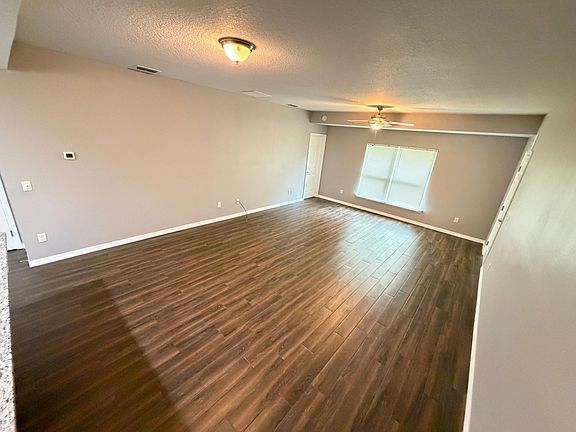 4th image of 2615 Fair Oaks Dr