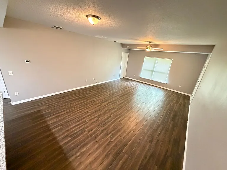 2615 Fair Oaks Dr — Photo 4