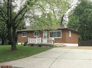 902 Riderwood Dr, Hazelwood, MO 63042