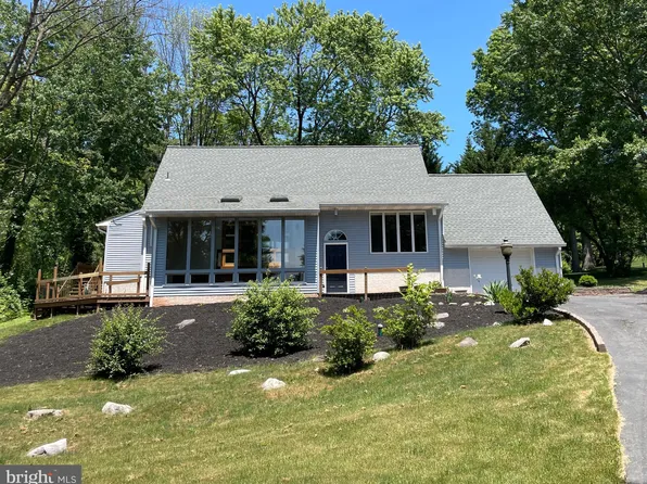 14 Walters Ln, Royersford, PA 19468