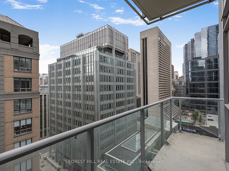 126 Simcoe St #1407 — Photo 23