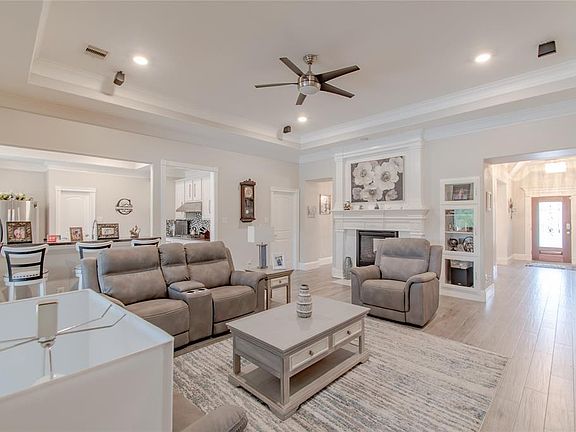 4th image of 429 Old Orchard Dr