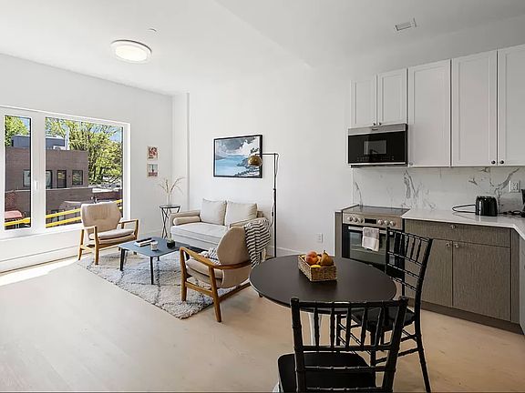 4th image of 835 Maple St #4A
