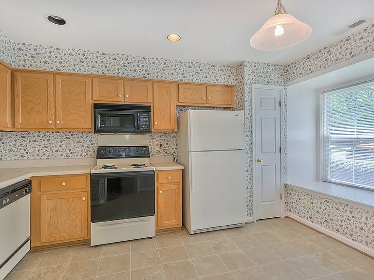 1482 Ashland Dr — Photo 21