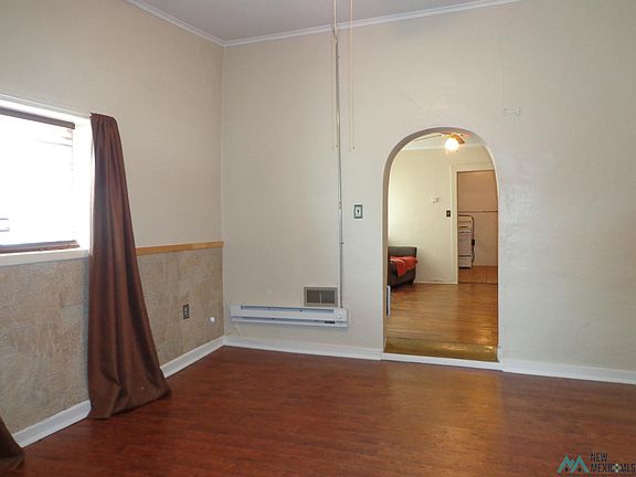 3rd image of 1304 Chavez St