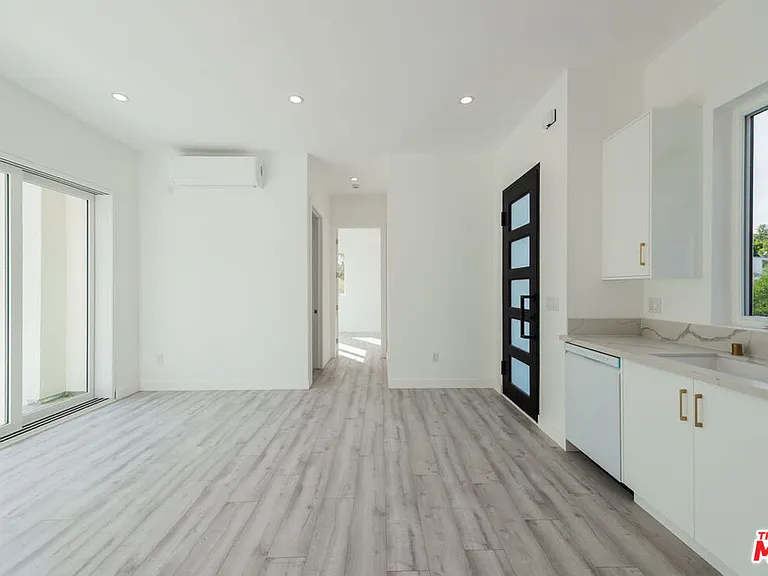 4724 N El Caballero Dr — Photo 9
