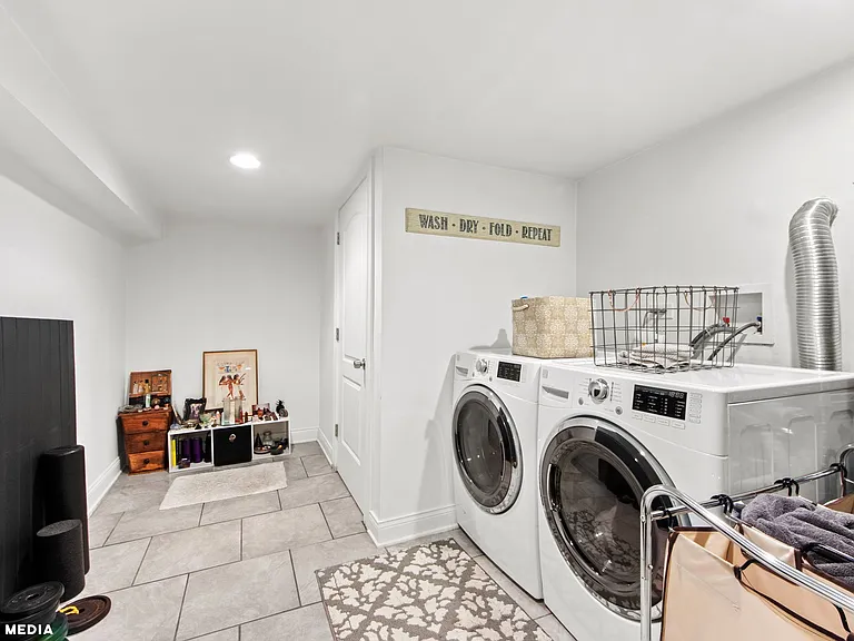 1621 N McVicker Ave #1 — Photo 6