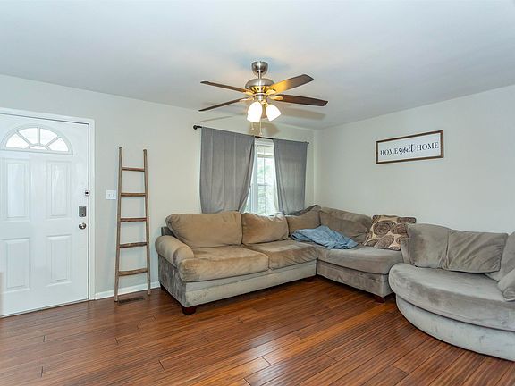 5th image of 215 8th St N