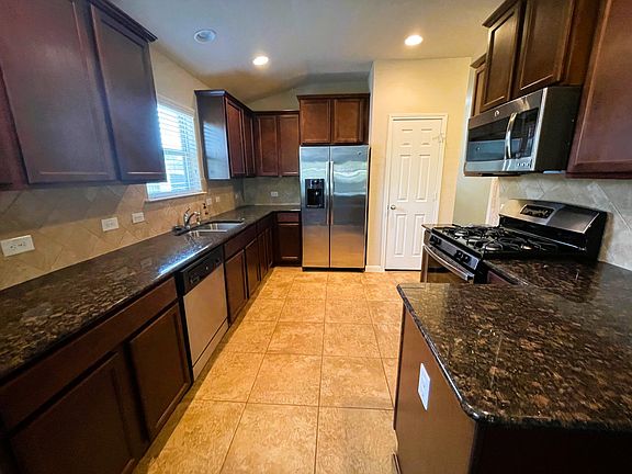 3rd image of 406 Parkside Dr