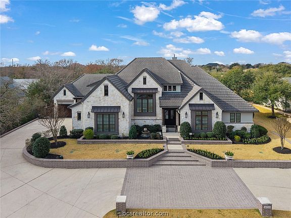 2nd image of 4711 Miramont Cir