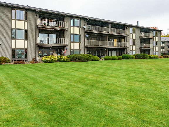 3rd image of 3 Hiawatha Cove Trl APT 7