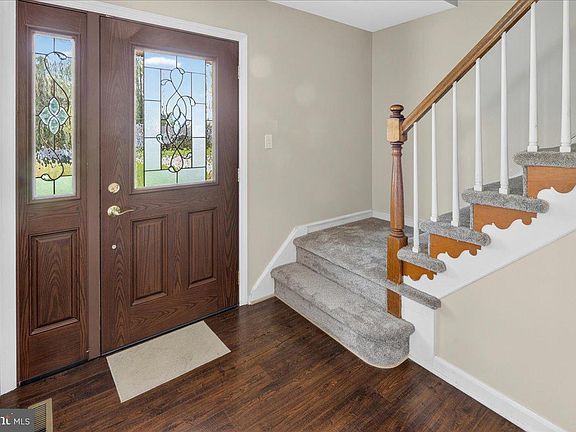 3rd image of 106 Johnstone Dr