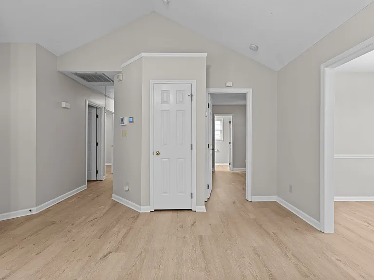 4504 Liverpool Ln — Photo 12