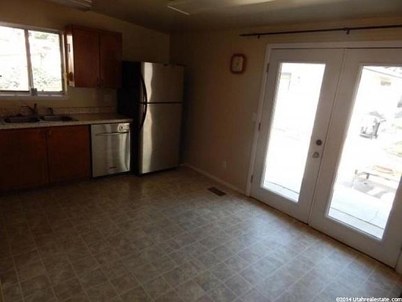 4th image of 745 E Green Valley Dr