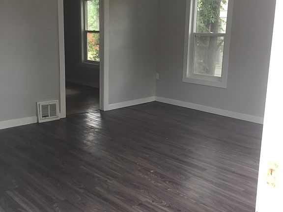 4th image of 852 Retallack St