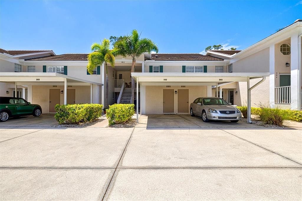 811 Montrose Dr Unit 103