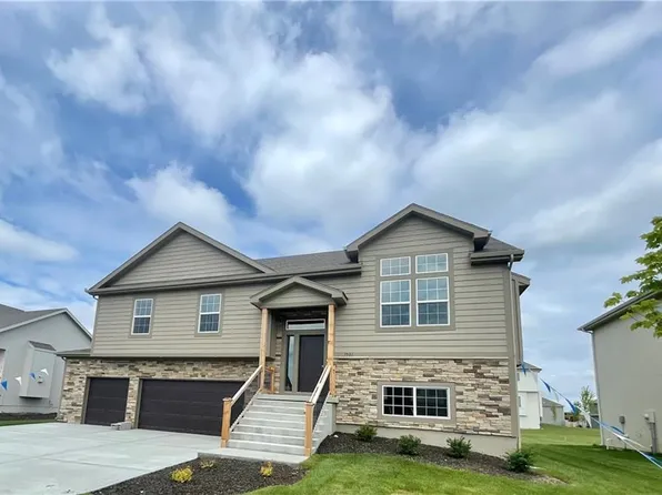 1501 N 162nd Cir, Basehor, KS 66007