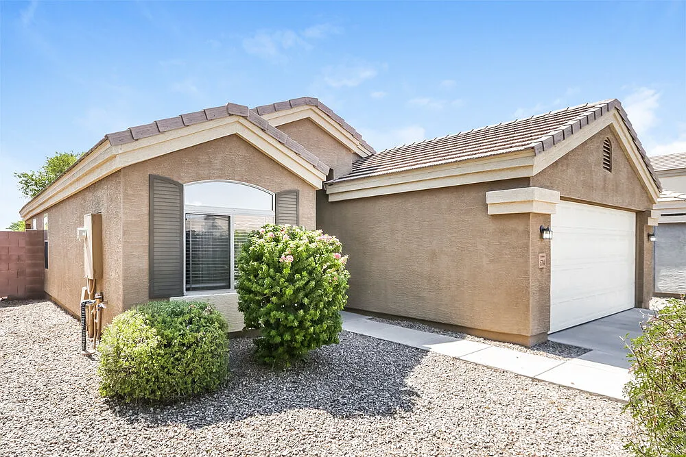 3 bed, 2.0 bath, 1310 sqft, $1,855 — Photo 3