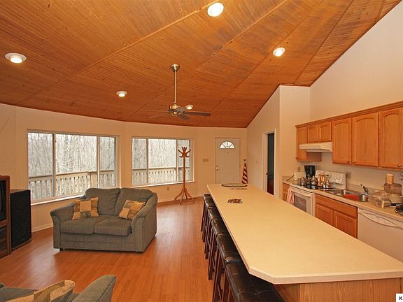 4th image of 3469 Apple Valley Dr