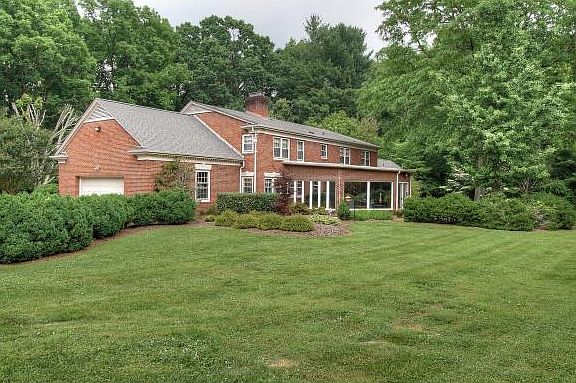 2nd image of 1402 Rotherwood Dr