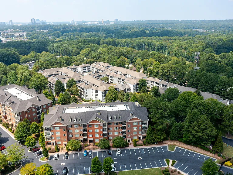 45Eighty Dunwoody — Photo 30