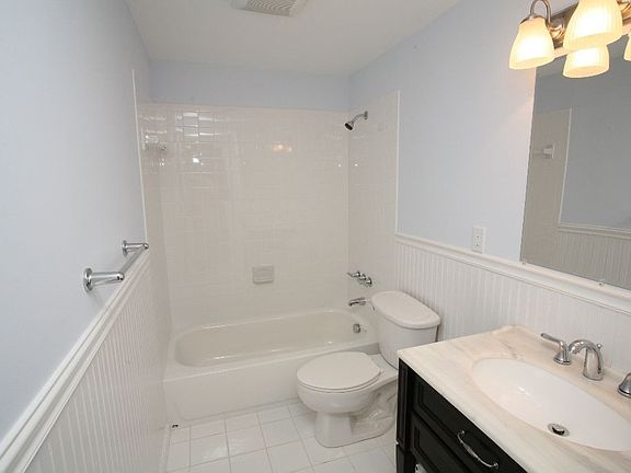 4th image of 1210 Wren Ave