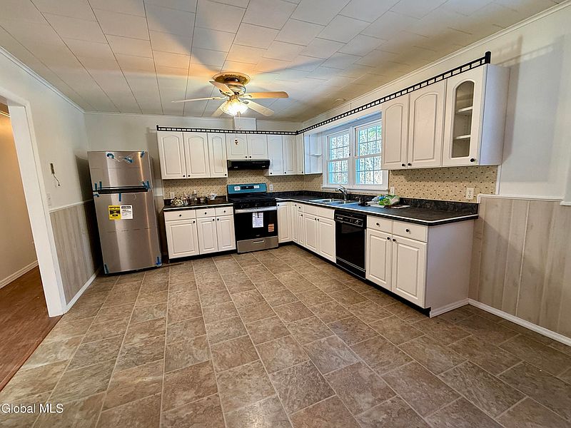 3rd image of 165 Reservoir Road