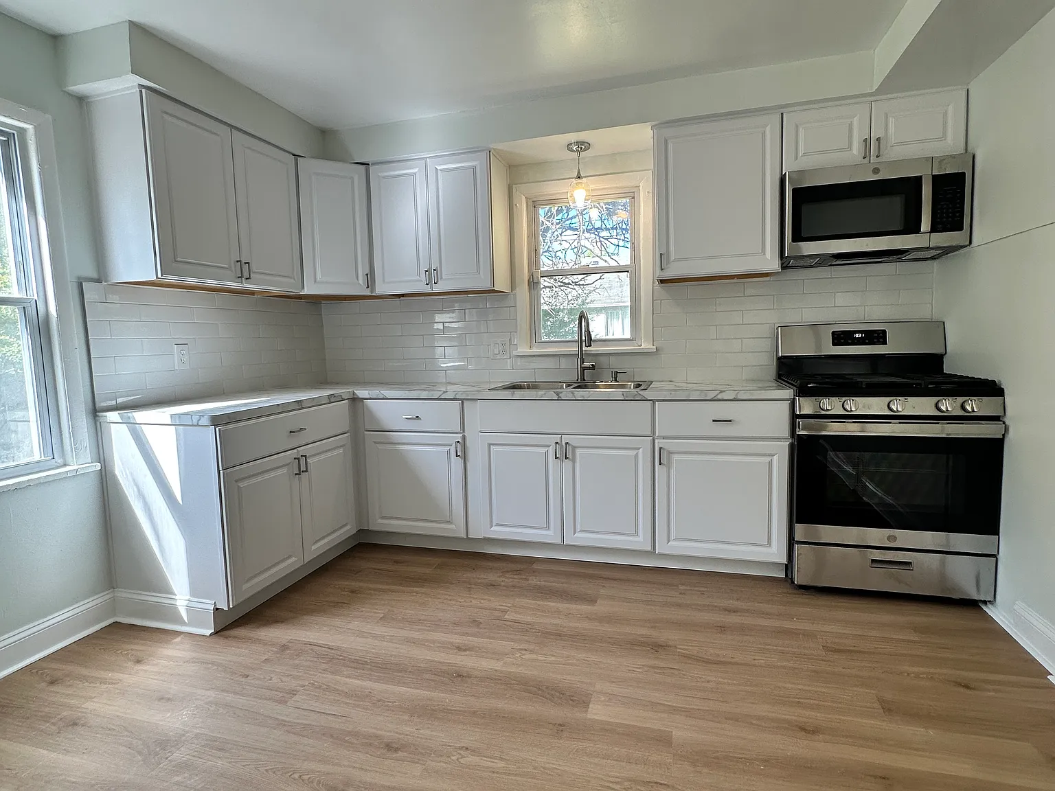 4 bed, 1224 sqft, $1,700 — Photo 2