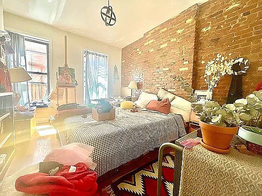 5th image of 510 Chauncey St APT 2