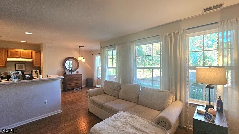 1 bed, 1.0 bath, $2,250 — Photo 4