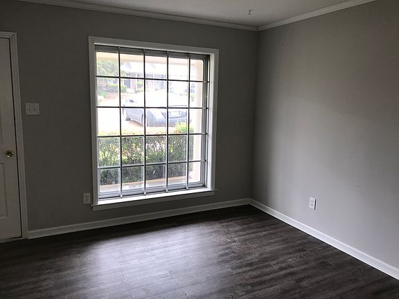 2nd image of 1021 Parkrose Ave