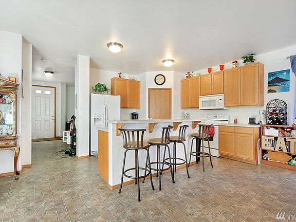 4th image of 279 Petersen Dr E